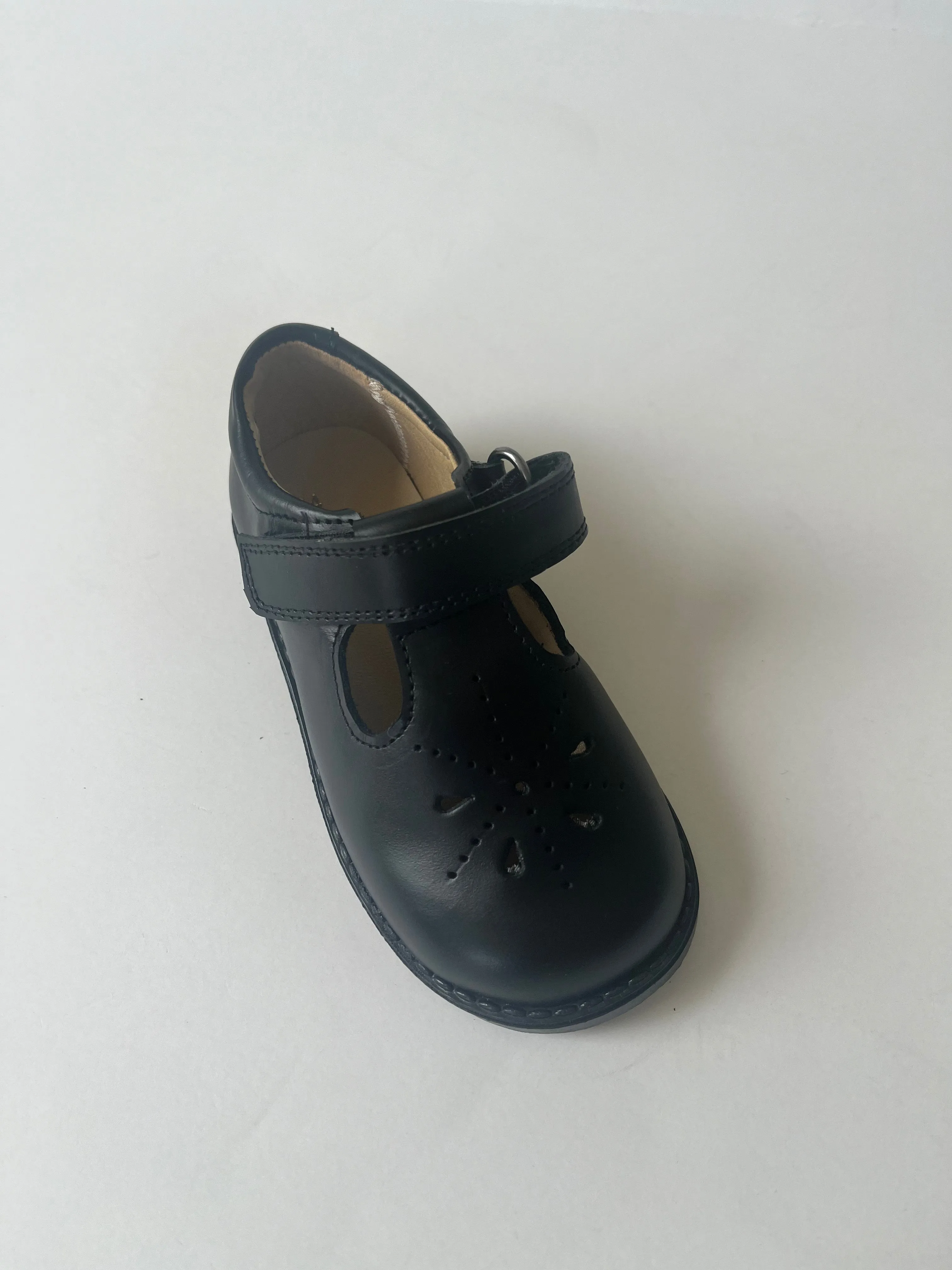 Black t-strap velcro school shoe (17)