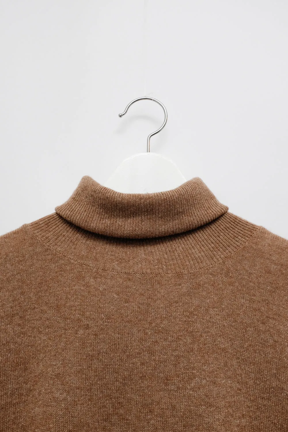 CASHMERE SILK WOOL CARAMEL TURTLE SWEATER