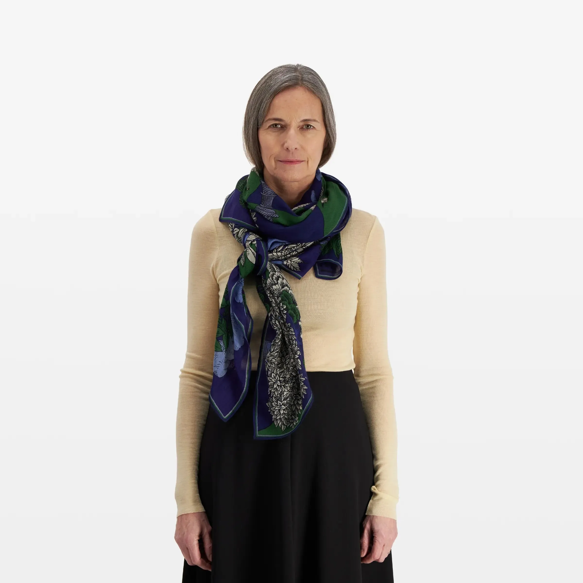 Magnus Summer Scarf in Dark Green - Inoui Editions