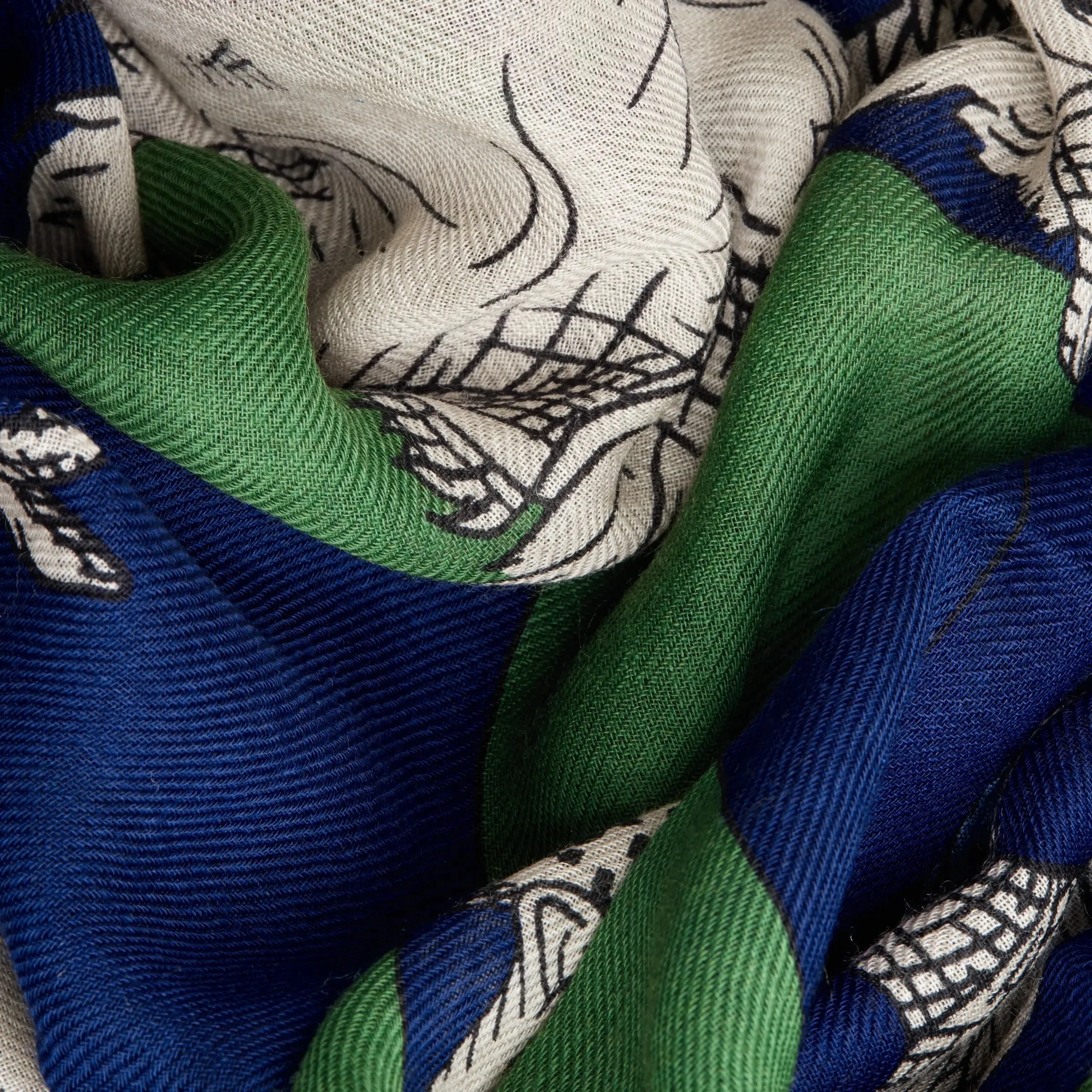 Magnus Summer Scarf in Dark Green - Inoui Editions